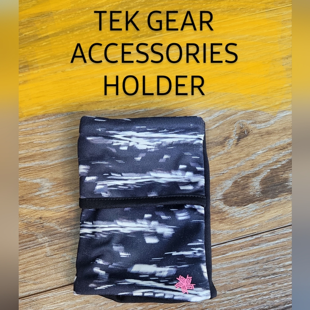 NWOT Tek Gear Arm Wrist Band Accessories Holder Black Gray White Pink
